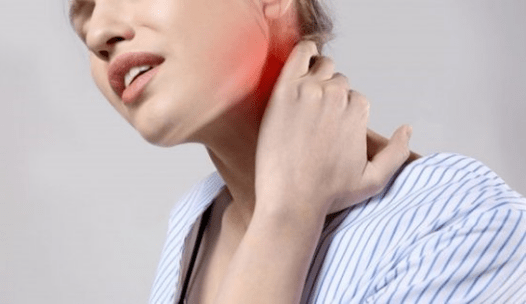 With osteochondrosis, pain in the neck and shoulders appear